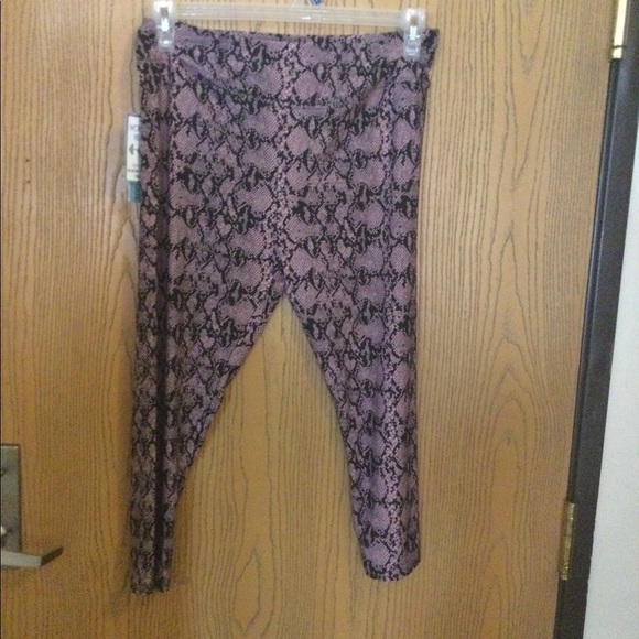 𝅺READY to go purple snakeskin capri 1x new  never worn A-14 - Picture 3 of 3